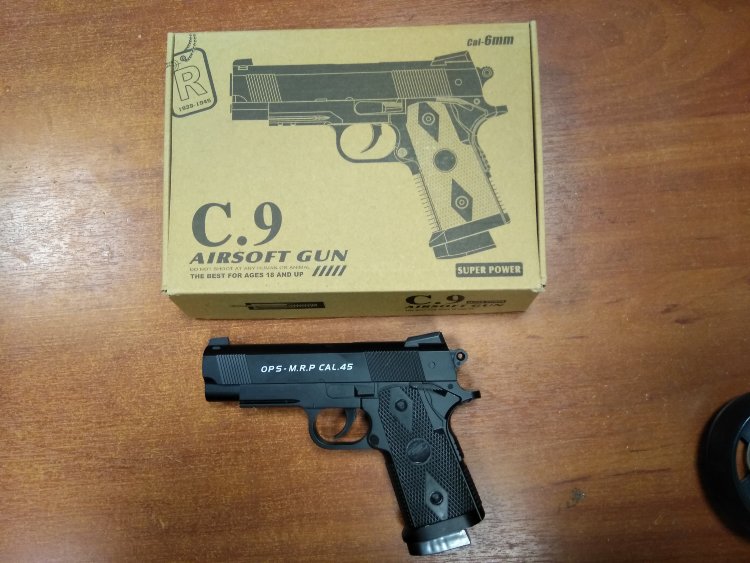 Пистолет детский пневматический металл. Airsoft Gun C.9